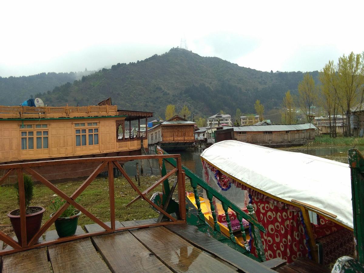 Houseboat - City Of Kashmir Hotel Srinagar  Exterior photo